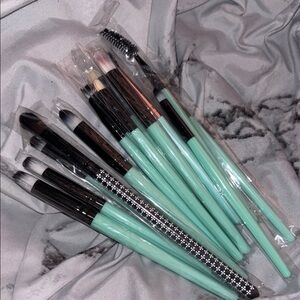 Aqua Makeup Brush Collection